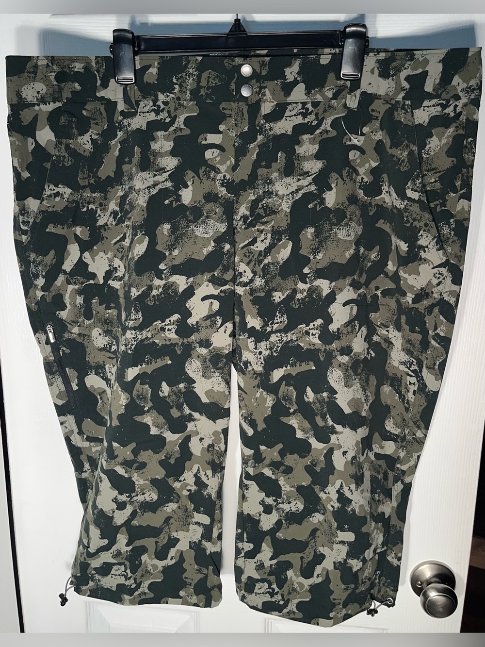Women’s Saturday Trail Camouflage Omni Shield Advanced Repellency Capri Pants